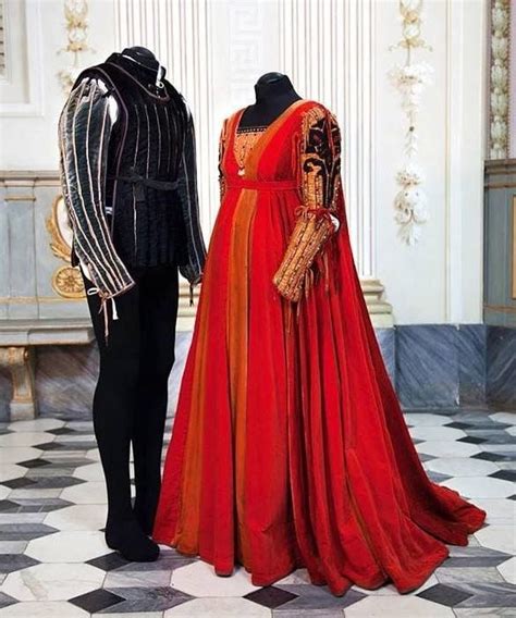 romeo and juliet costumes descriptions.